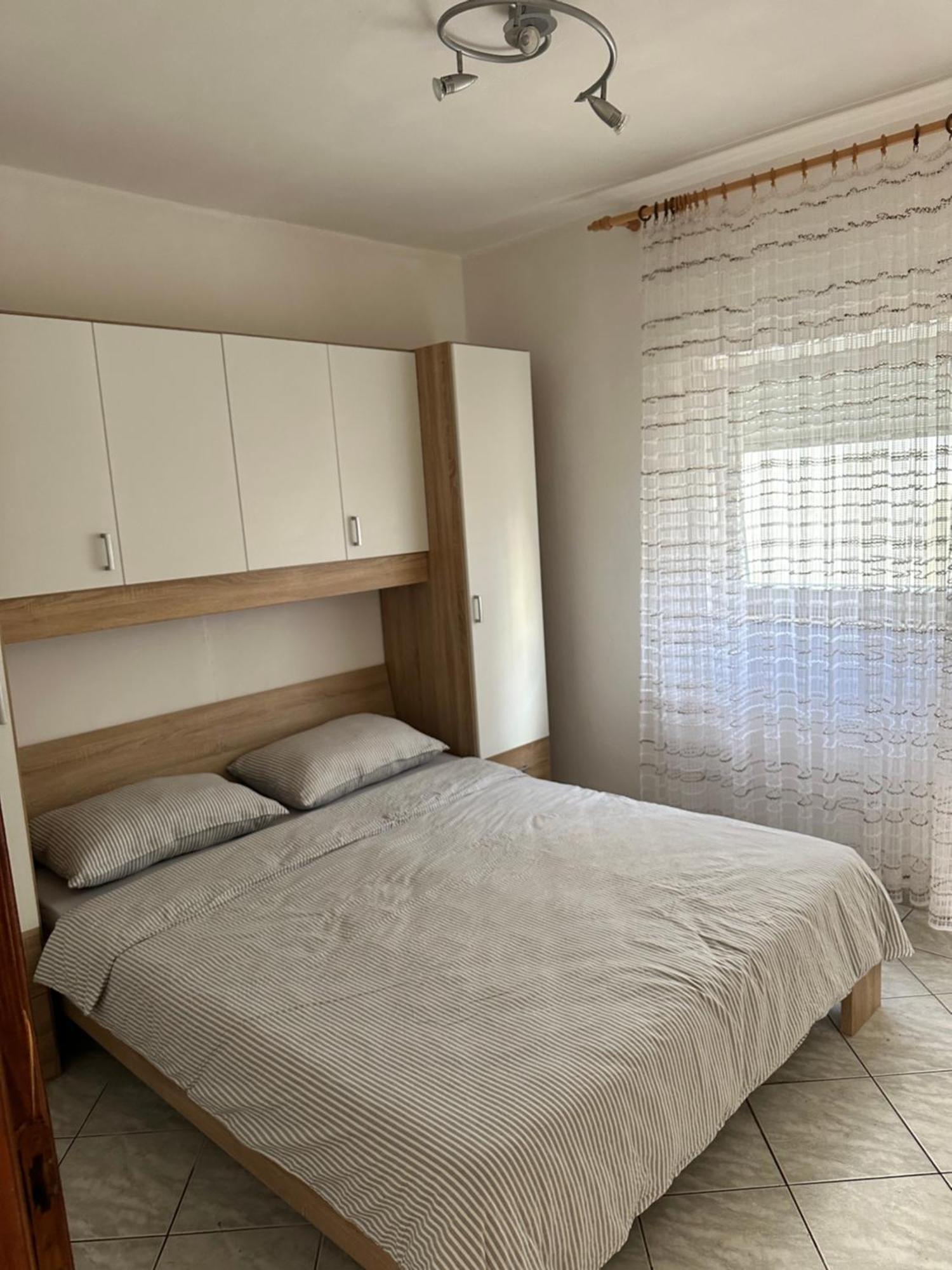 Kristina Apartment Vir