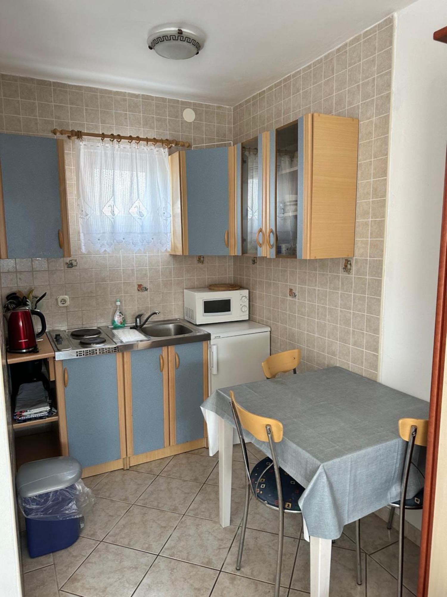 Kristina Apartment Vir